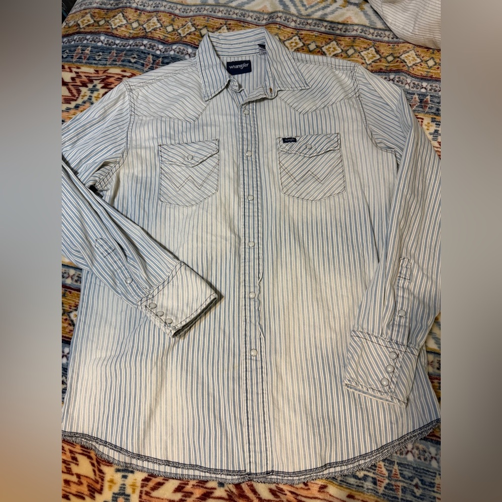 Wrangler Men's White and Blue Striped Button Down Shirt